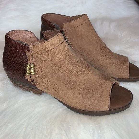 ⭐️ OTBT Truckage Open Toe Booties - Picture 9 of 9